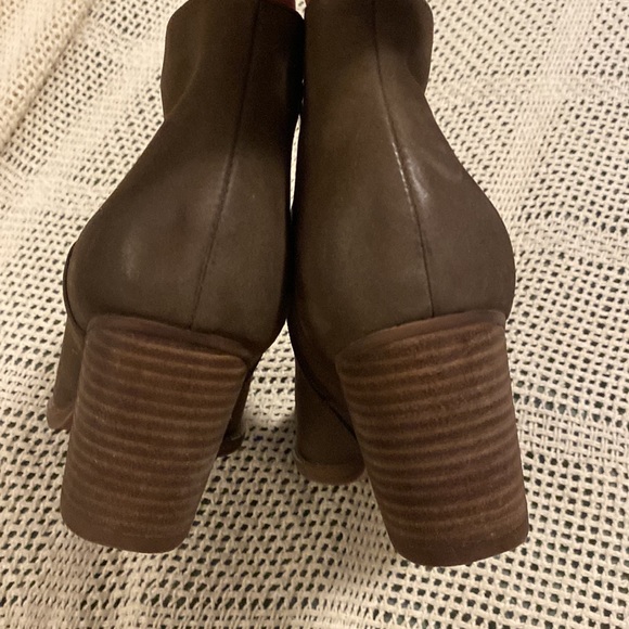 Blondo Booties Waterproof - Picture 4 of 7